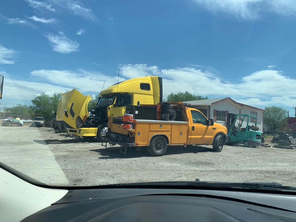 Signs Your Semi Truck Needs Immediate Roadside Service