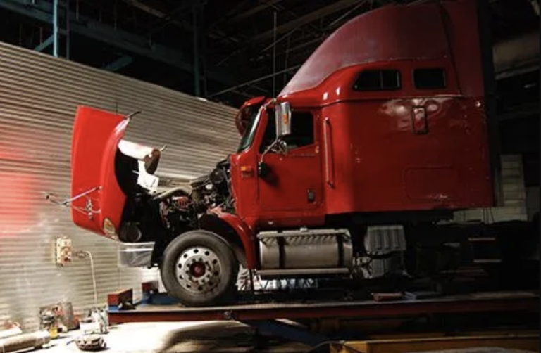 Why Round-the-Clock Truck Repair Is Vital for Drivers