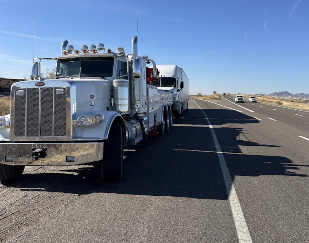 How Does Heavy-Duty Truck Recovery Minimize Downtime